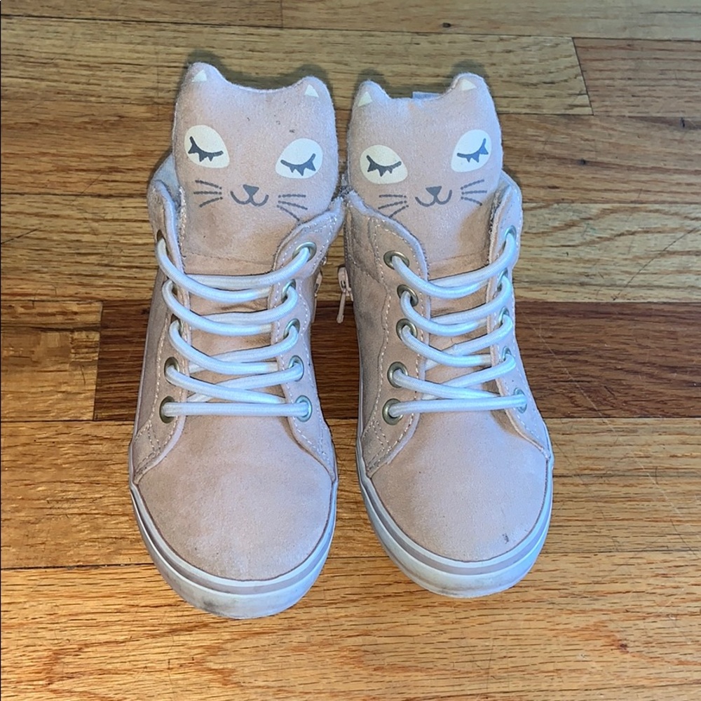 Girls old navy high top sneakers size7 suede
